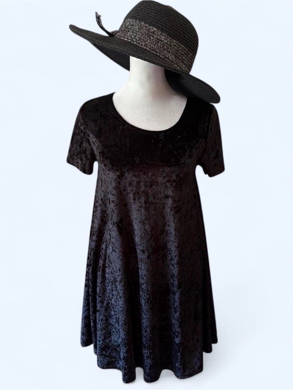 Women’s size small black velvet Mini dress. A-Line swing silhouette. Vintage.